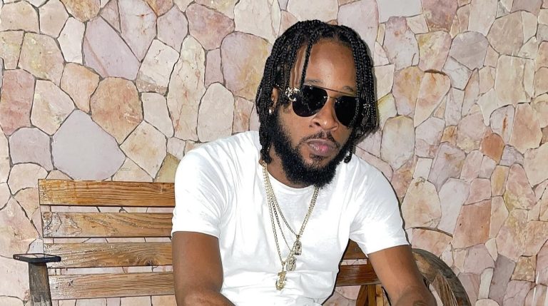 Dancehall artiste Quada allegedly caught on camera ‘eating the buff’